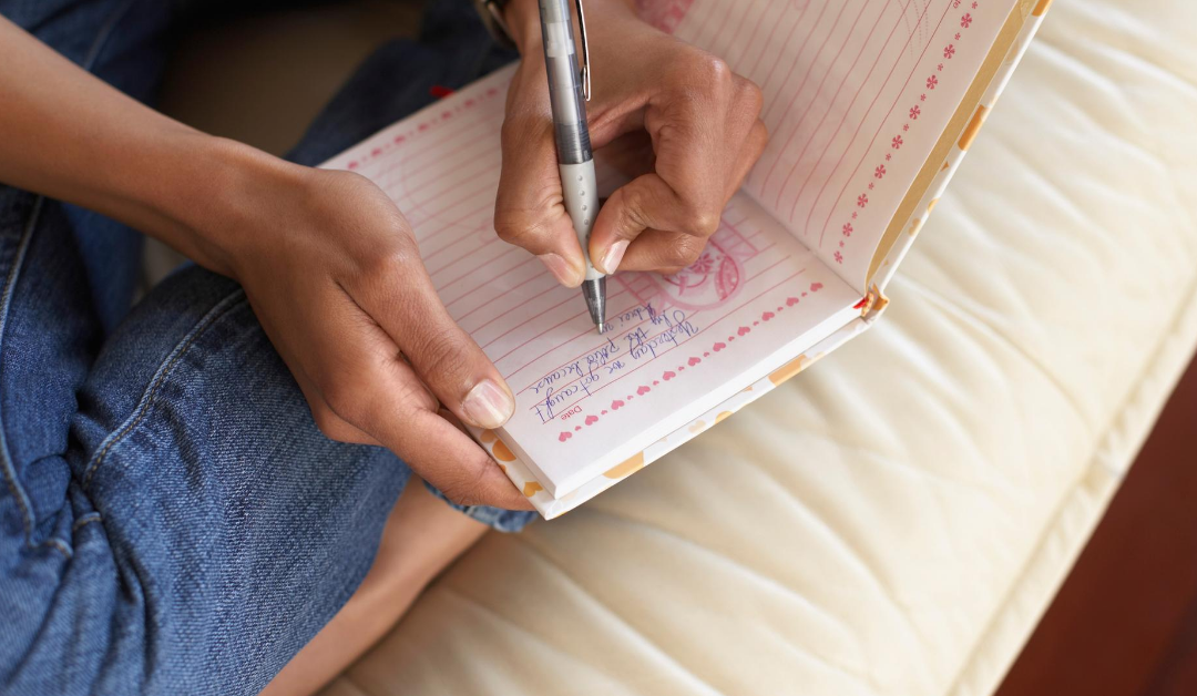 Give a hand to writing: Doing a journal is engaging